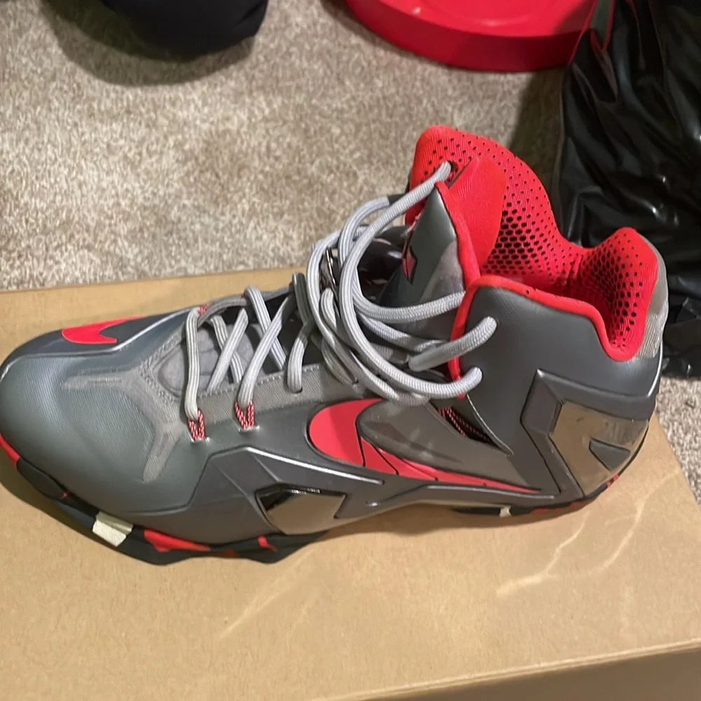 Lebron Sneakers - Picture 2 of 5